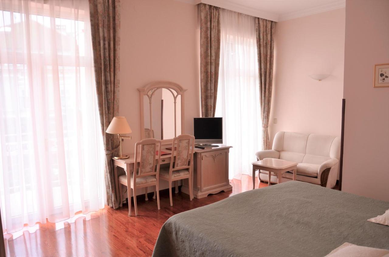 Hotel Mozart Opatija Luaran gambar