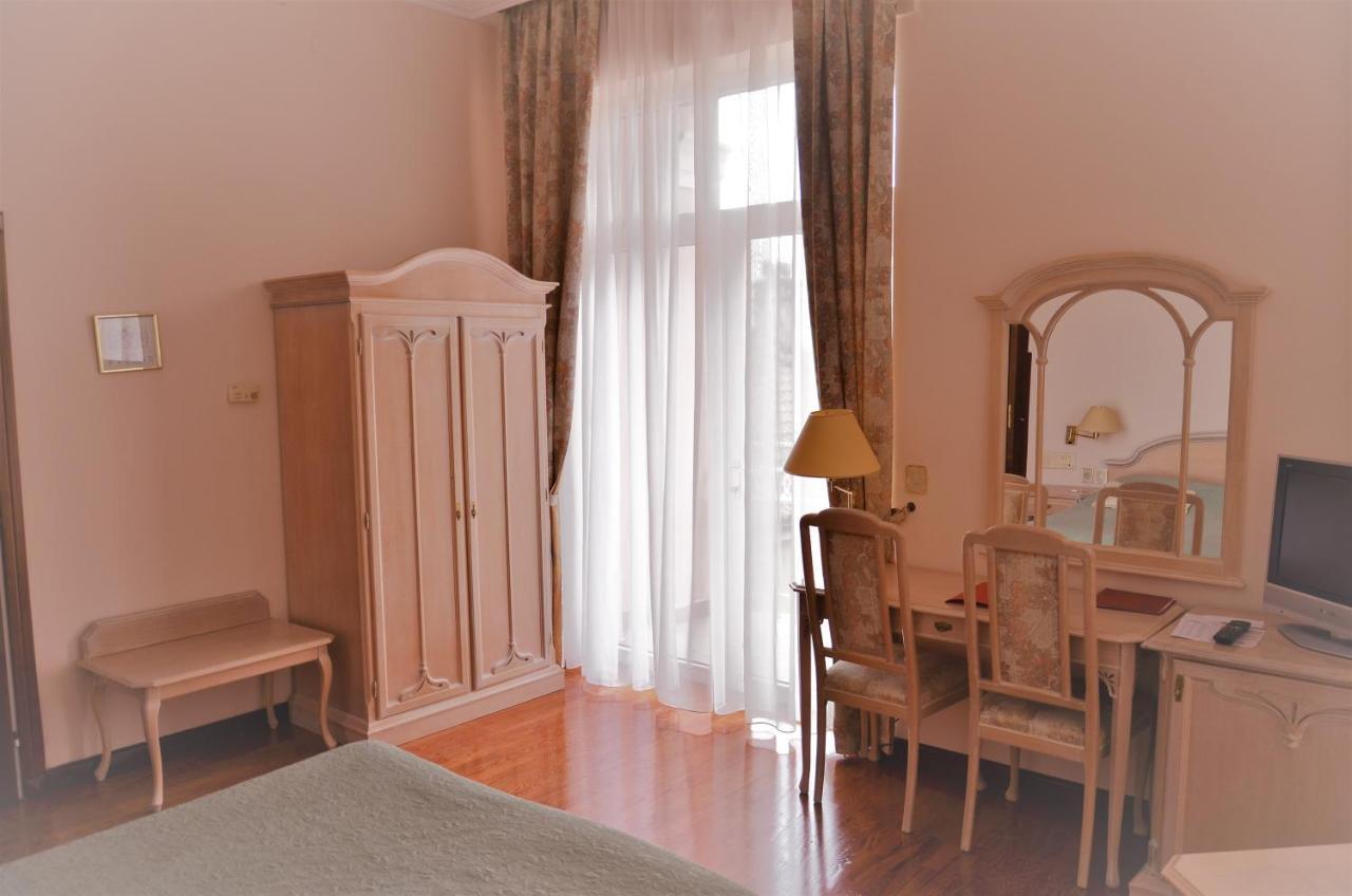 Hotel Mozart Opatija Luaran gambar