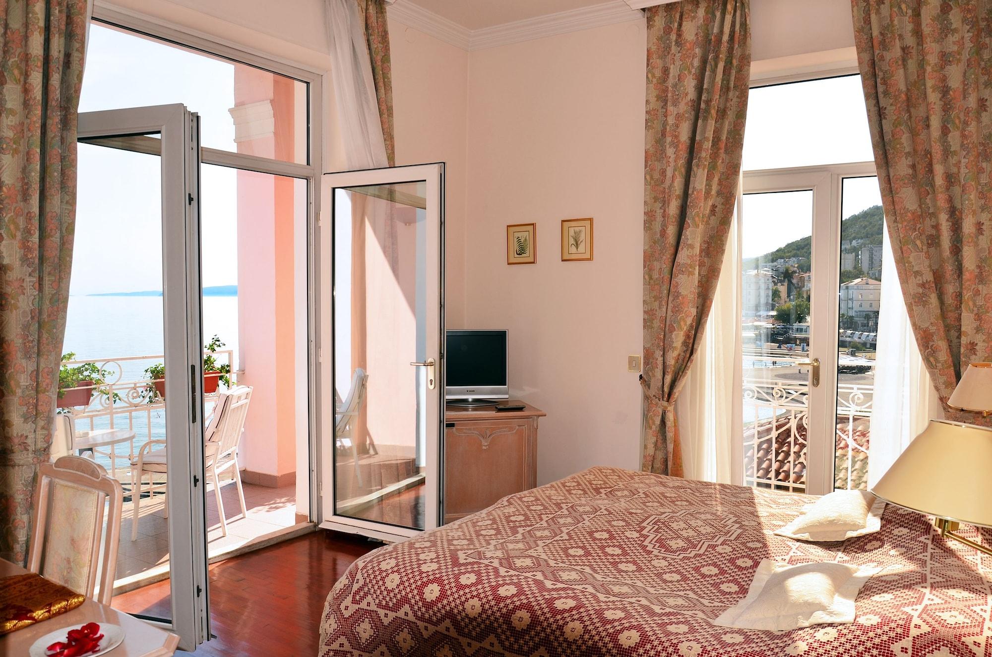 Hotel Mozart Opatija Luaran gambar