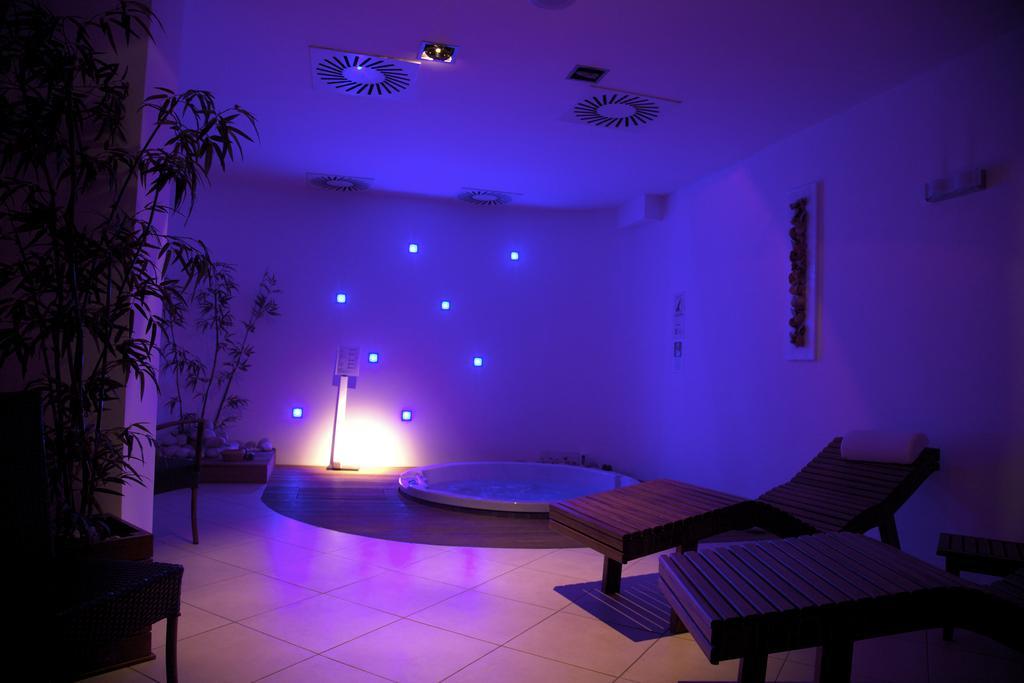 Hotel Mozart Opatija Luaran gambar