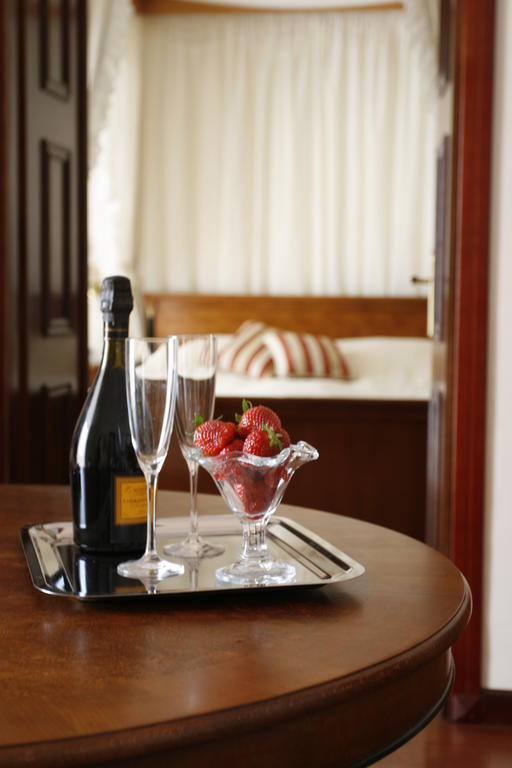 Hotel Mozart Opatija Luaran gambar