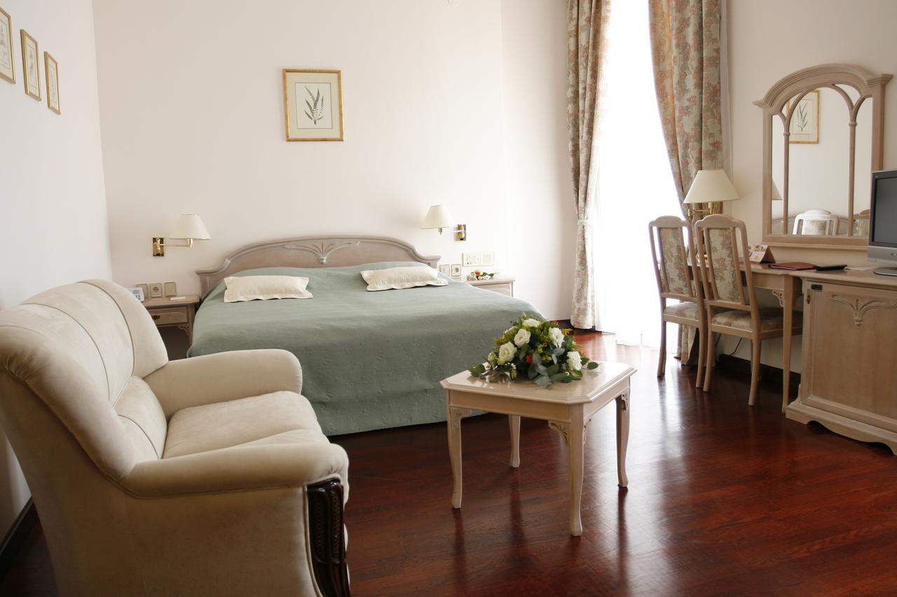 Hotel Mozart Opatija Luaran gambar