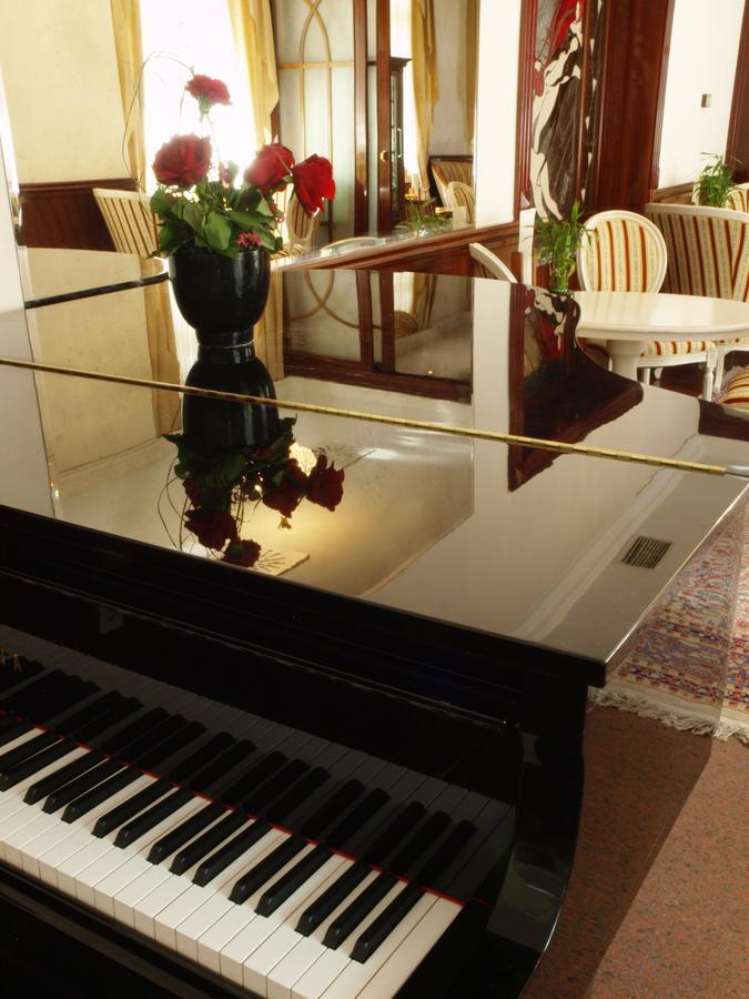 Hotel Mozart Opatija Luaran gambar